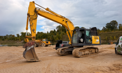 Kobelco SK210 LC ekskavaatori töö seisis AdBlue (SCR) süsteemi rikke tõttu. Võimsus oli täielikult piiratud ja masin töötas vaid tühikäigu pööretel - töö masinaga võimatu. Probleem tulenes vigasest AdBlue kvaliteedi andurist, mis näitas AdBlue paagis oleva kusihappe lahuse kontsentratsiooniks 1%.